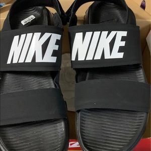 Nike Womens Tanjun Sandals